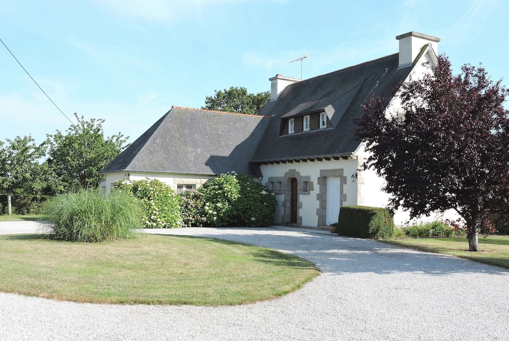 Charming Breton House in Henansal