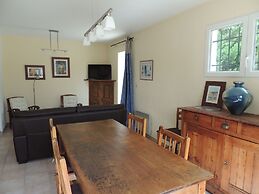 Holiday Home in Buisson With Private Pool