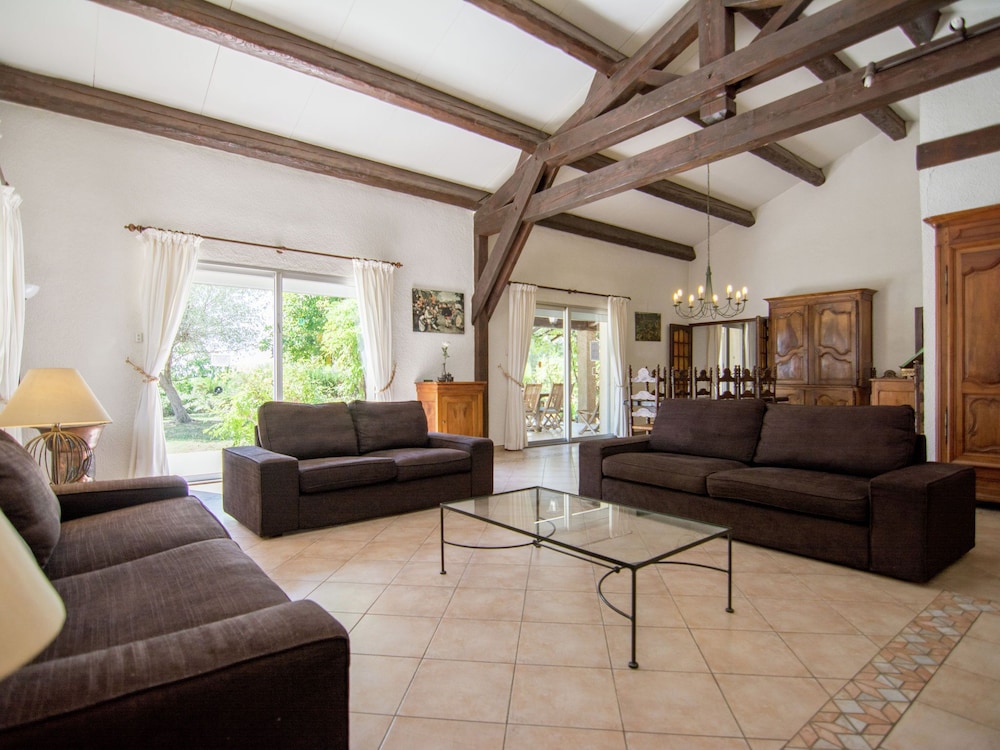 Villa in Campagnan With Pool and Vineyard Views