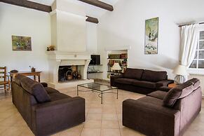Villa in Campagnan With Pool and Vineyard Views