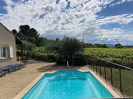 Cosy Villa With Pool