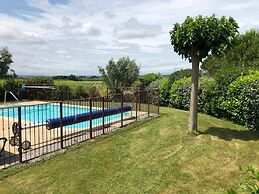 Cosy Villa With Pool