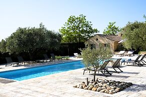 Oppede Villa With Private Pool