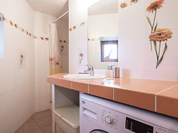 Peaceful Villa in Saint-jory
