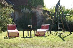 Peaceful Villa in Saint-jory