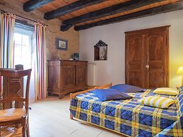 Peaceful Villa in Saint-jory