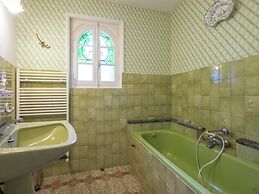 Peaceful Villa in Saint-jory