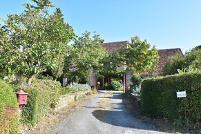 Peaceful Villa in Saint-jory