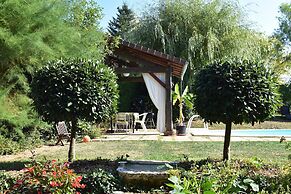 Peaceful Villa in Saint-jory