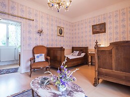 Peaceful Villa in Saint-jory
