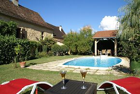 Peaceful Villa in Saint-jory