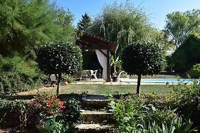 Peaceful Villa in Saint-jory