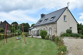 Home for 7 Guests in Plouvara