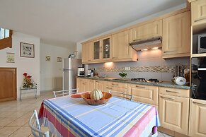Home for 7 Guests in Plouvara