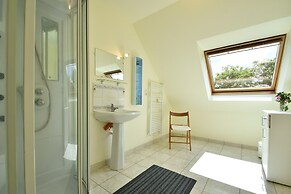 Home for 7 Guests in Plouvara