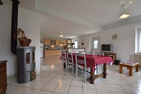 Home for 7 Guests in Plouvara