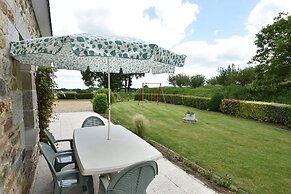 Home for 7 Guests in Plouvara