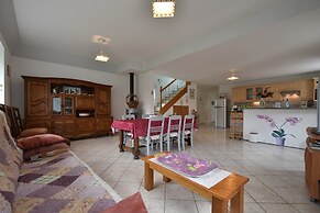 Home for 7 Guests in Plouvara