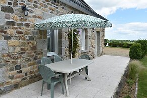 Home for 7 Guests in Plouvara