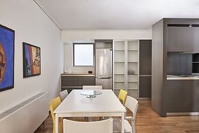 Contemporary Comfy Apt