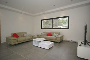 Villa in Var With Pool Near Massif Maures
