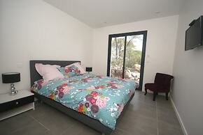 Villa in Var With Pool Near Massif Maures