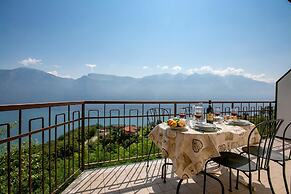 Tremosine Wonderful Lake View 2