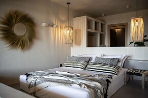Seesoo Paros Beachfront Luxury Hideaway