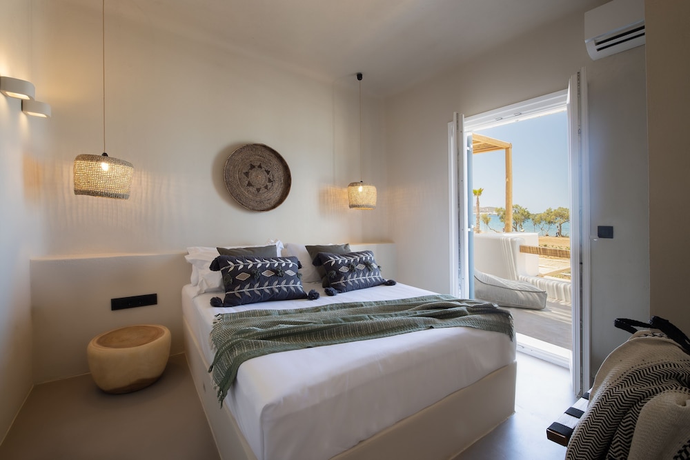 Seesoo Paros Beachfront Luxury Hideaway