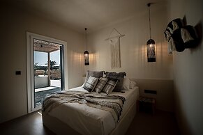 Seesoo Paros Beachfront Luxury Hideaway