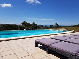 Villa Retreat With Pool and Pets