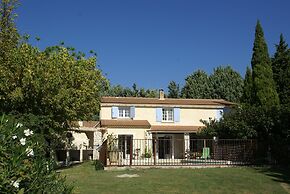 Holiday Home in Le Thor With Private Pool