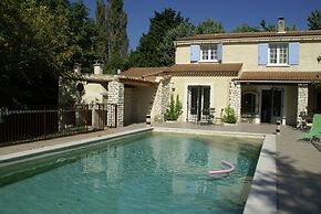 Holiday Home in Le Thor With Private Pool