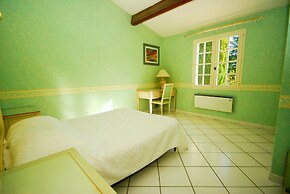 Holiday Home in Le Thor With Private Pool