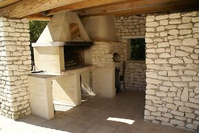 Holiday Home in Le Thor With Private Pool