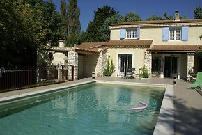 Holiday Home in Le Thor With Private Pool