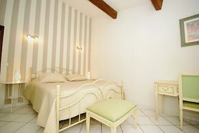 Holiday Home in Le Thor With Private Pool