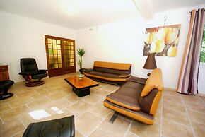 Holiday Home in Le Thor With Private Pool