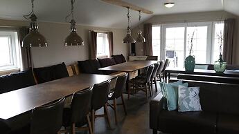 Pondside Stay w/ Kitchen