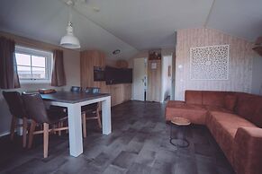Pondside Stay w/ Kitchen
