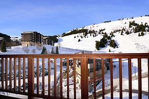 Alpine Stay With Balcony