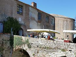 House in Piquecos With Private Pool & Garden