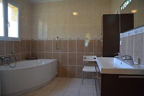 House in Piquecos With Private Pool & Garden