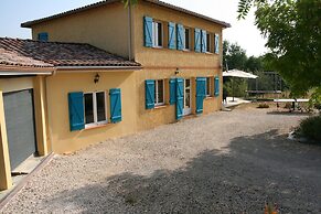 House in Piquecos With Private Pool & Garden