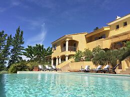 Villa in Le Muy With Private Pool and Lake