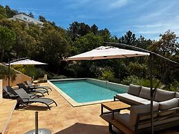 Villa in Le Muy With Private Pool and Lake
