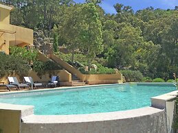 Villa in Le Muy With Private Pool and Lake