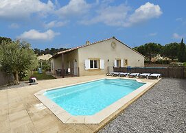 Comfortable Villa With Jacuzzi