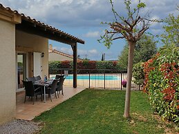 Comfortable Villa With Jacuzzi