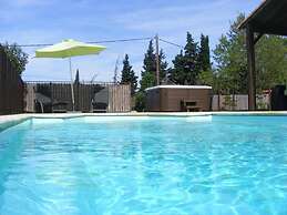 Comfortable Villa With Jacuzzi